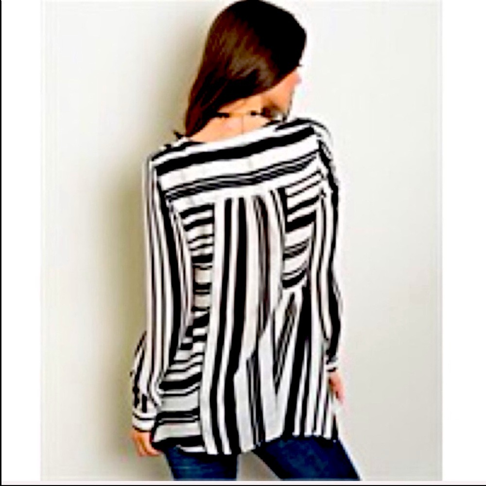 Black & White lightweight transitional long sleeve top blouse